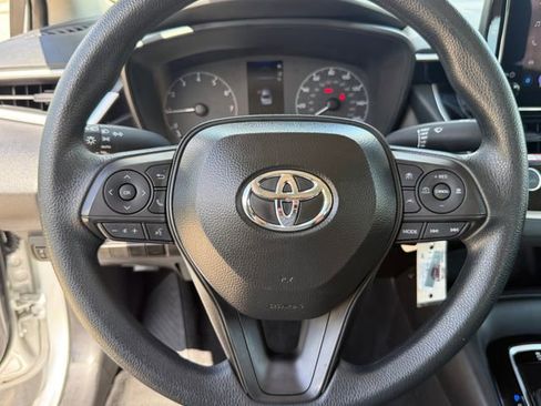 Used 2025 Toyota Corolla LE FWD image 11