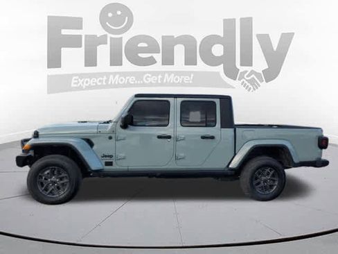 Used 2023 Jeep Gladiator Sport image 2