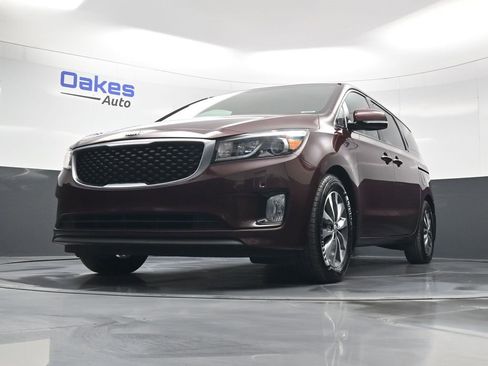 Used 2017 Kia Sedona SX image 39