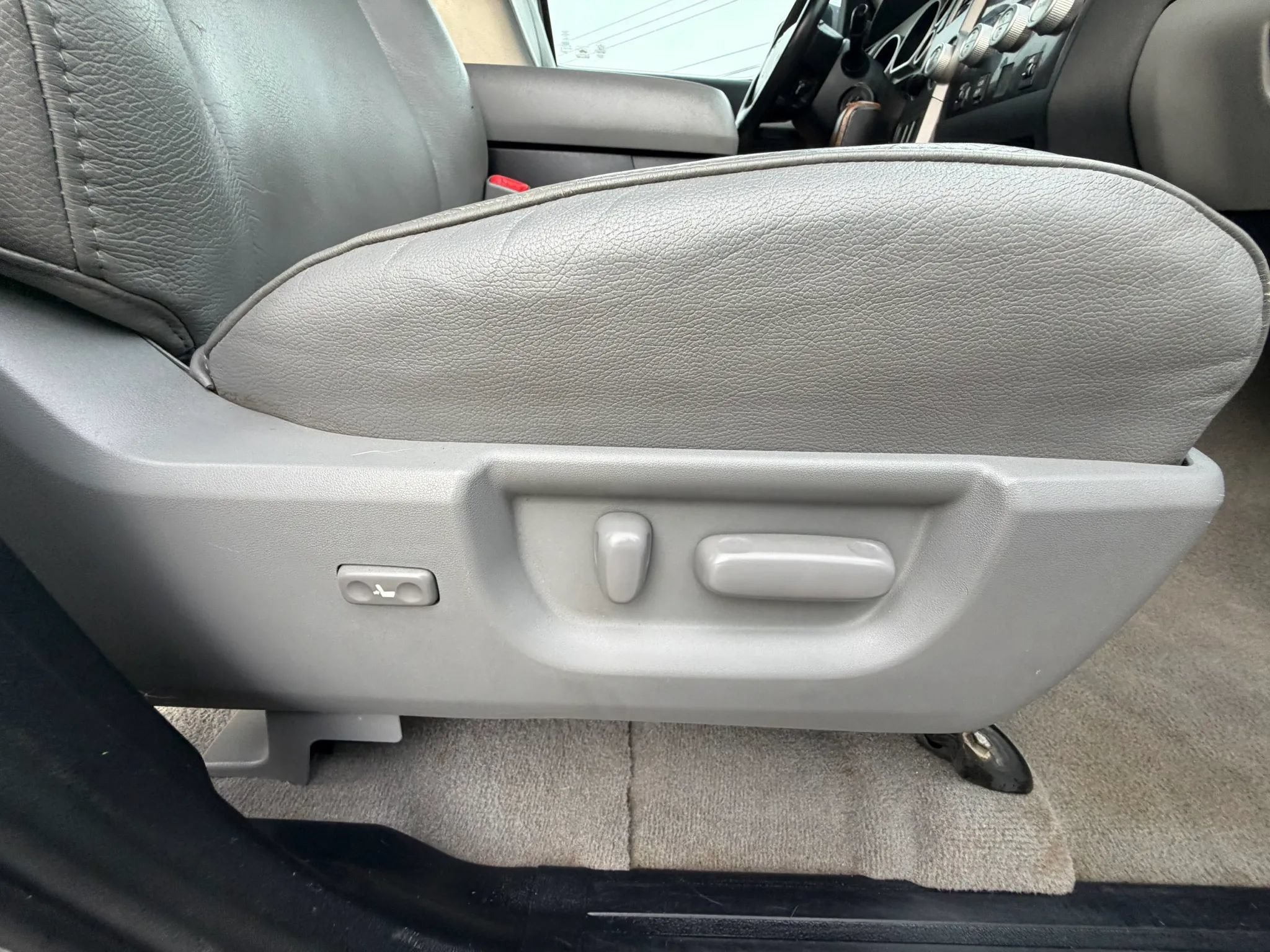 Used 2010 Toyota Tundra Limited RWD image 30