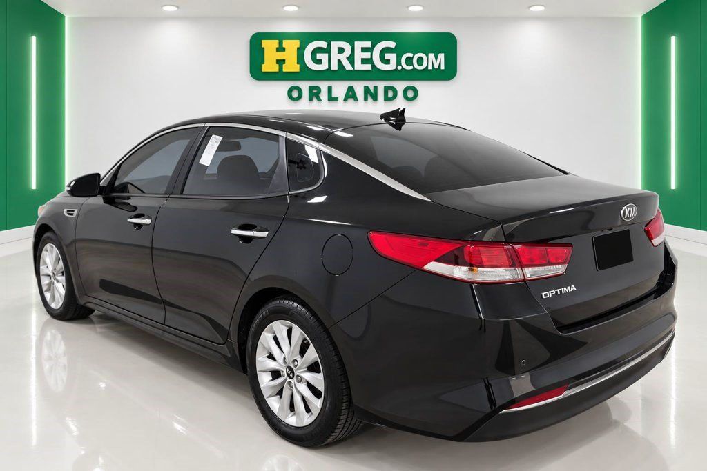 Used 2018 Kia Optima LX w/ 17" Alloy Wheels Package FWD image 2