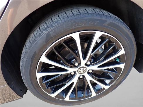 Used 2020 Toyota Camry SE FWD image 7