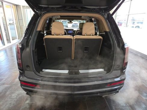 Used 2022 Cadillac XT6 Sport w/ Platinum Package image 6