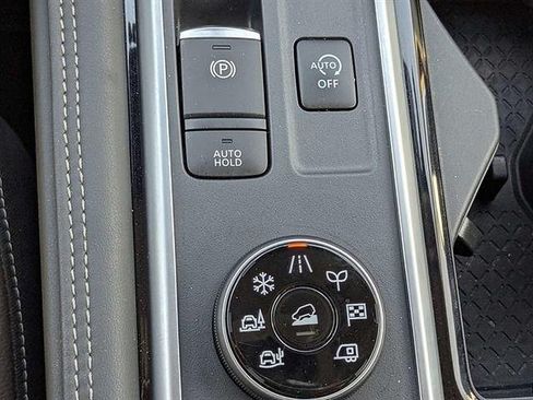 Used 2025 Nissan Pathfinder Platinum w/ Cargo Package AWD/4WD image 25