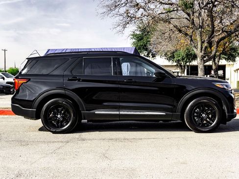 Used 2025 Ford Explorer Active image 4