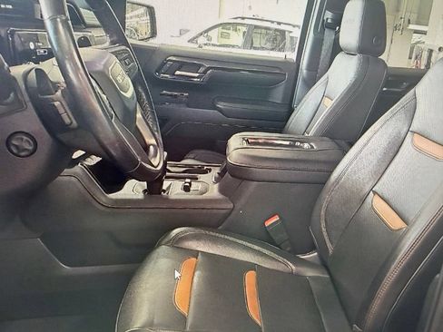 Used 2022 GMC Sierra 1500 AT4 w/ AT4 Premium Package AWD/4WD image 3