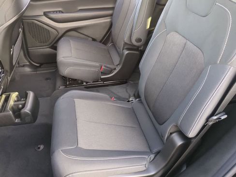 New 2025 Jeep Grand Cherokee L Laredo w/ Luxury Tech Group I RWD image 20