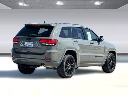 Used 2021 Jeep Grand Cherokee Laredo X image 3
