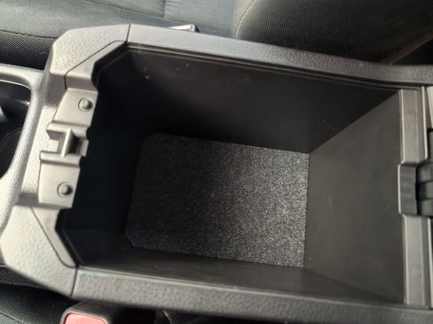 Used 2017 Toyota RAV4 LE FWD image 38