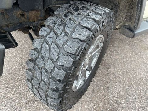 Used 2017 Jeep Wrangler Rubicon w/ Power Convenience Group image 10