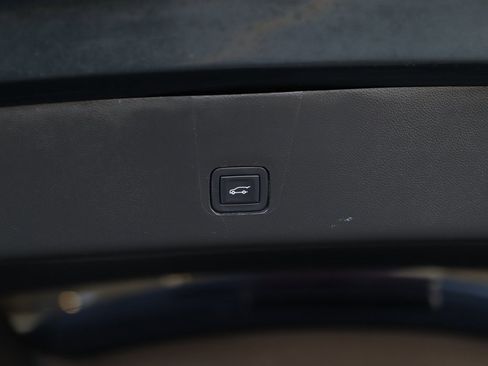 Used 2019 Chevrolet Traverse LT image 28