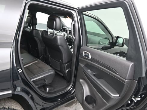 Used 2019 Jeep Grand Cherokee Altitude image 10