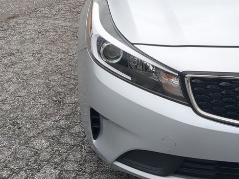 Used 2017 Kia Forte LX image 8