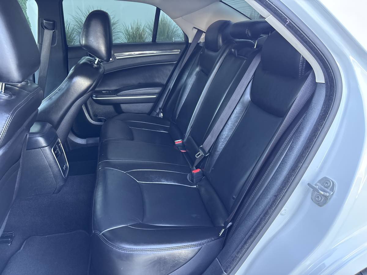 Used 2022 Chrysler 300 Touring L RWD image 12