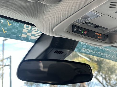 Used 2021 Chevrolet Equinox LT image 29