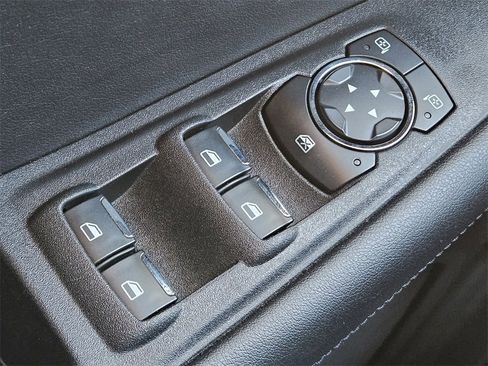 Used 2022 Ford Edge SE image 16