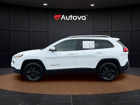 Used 2018 Jeep Cherokee Limited AWD/4WD image 2