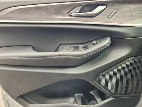 New 2025 Jeep Grand Cherokee Limited w/ Luxury Tech Group II RWD image 21