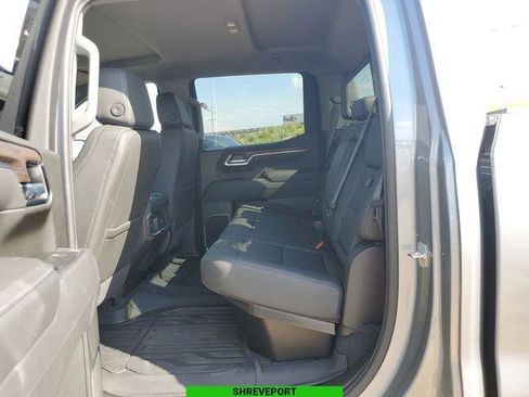 New 2026 GMC Sierra 1500 SLT image 9