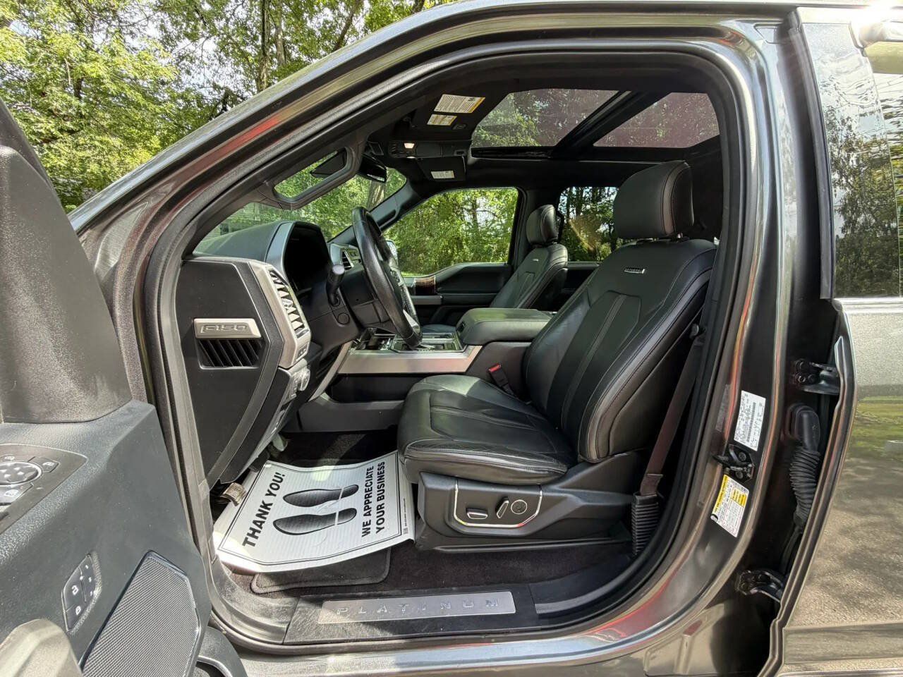 Used 2015 Ford F150 Platinum w/ Equipment Group 701A Luxury AWD/4WD image 4