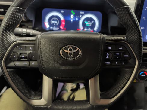 Used 2024 Toyota Tacoma TRD Sport w/ TRD Sport Upgrade Package image 9