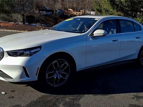 Used 2025 BMW i5 xDrive40 w/ Premium Package image 4