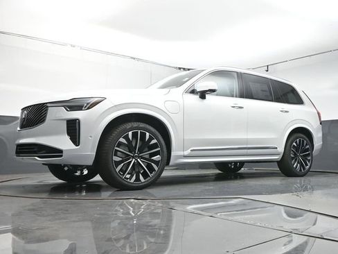 Used 2026 Volvo XC90 T8 Ultra w/ Protection Package Premier image 36