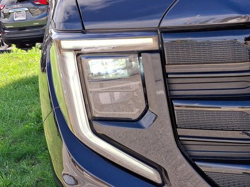 Used 2024 GMC Sierra 1500 Elevation image 9