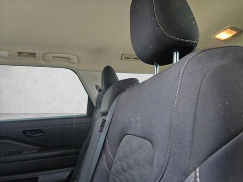 Used 2024 Nissan Pathfinder S FWD image 13