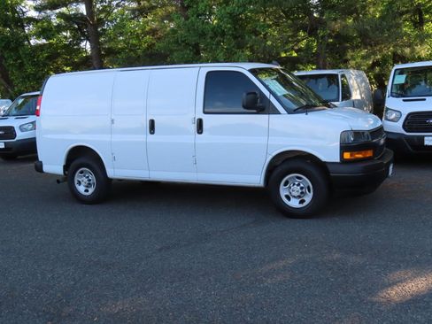Used 2020 Chevrolet Express 2500 RWD image 21
