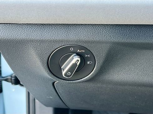 New 2025 Volkswagen Jetta SE FWD image 10
