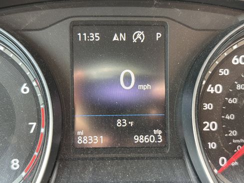 Used 2021 Volkswagen Atlas SE image 2