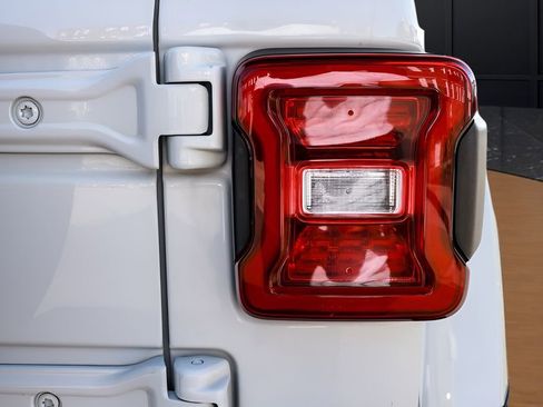 Used 2024 Jeep Wrangler Unlimited w/ Convenience Group image 28