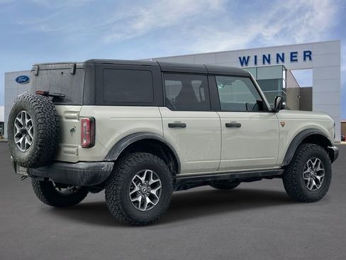 Used 2025 Ford Bronco Badlands image 4