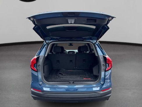 Used 2024 GMC Terrain SLE image 11