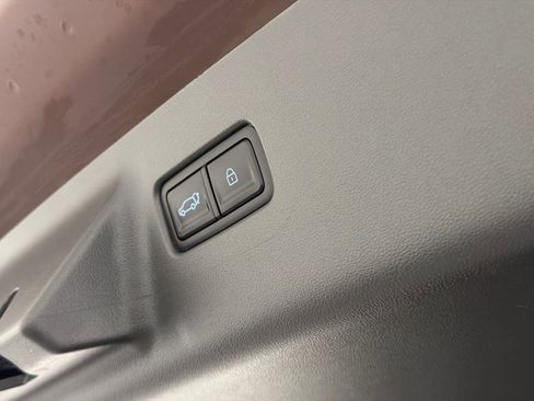 Used 2025 Hyundai Santa Fe Calligraphy image 9