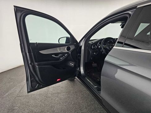 Used 2019 Mercedes-Benz GLC 350e 4MATIC image 20