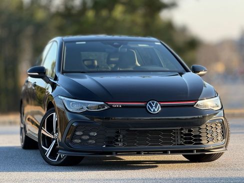 Used 2024 Volkswagen GTI SE w/ SE Leather Seats Package image 3