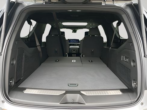 New 2026 Chevrolet Suburban Premier RWD image 8