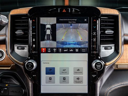 Used 2024 RAM 3500 Limited w/ Towing Technology Group image 25