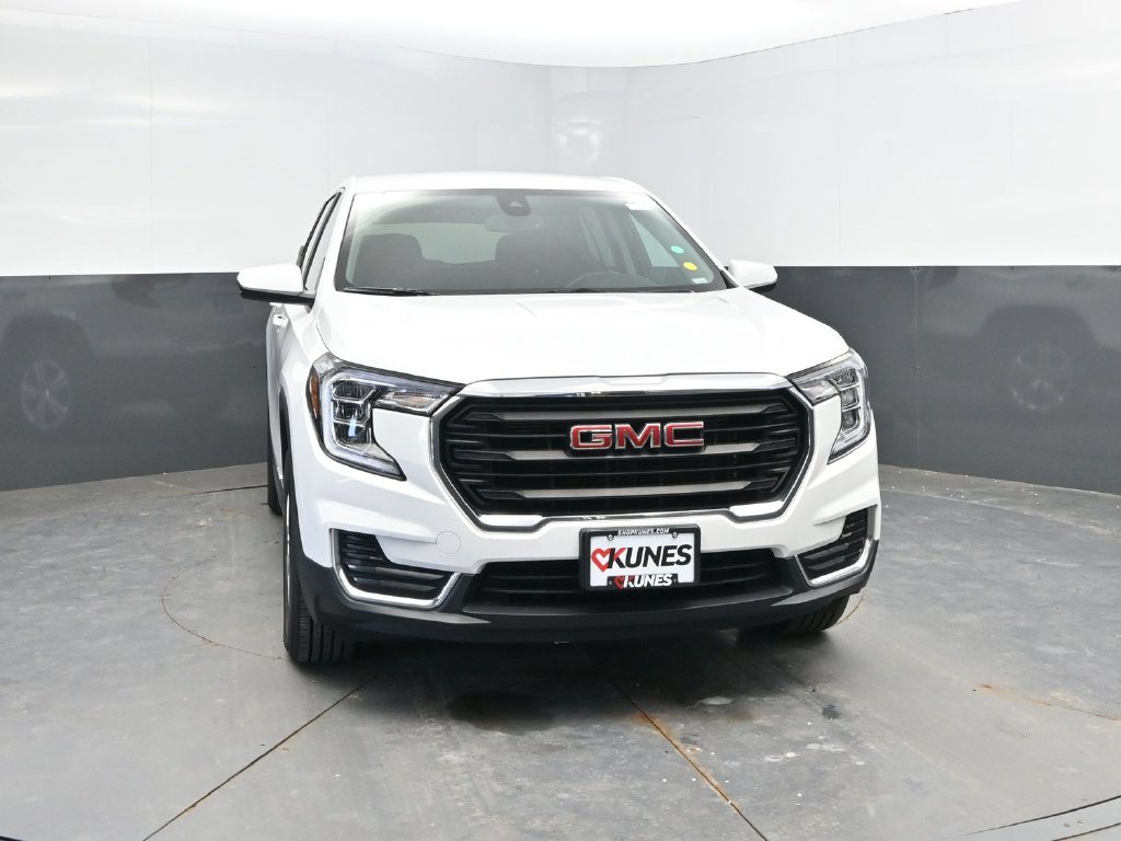 Used 2024 GMC Terrain SLE AWD/4WD image 2