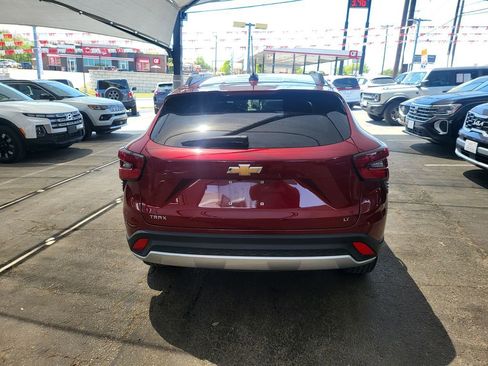 Used 2025 Chevrolet Trax LT w/ LT Convenience Package image 13