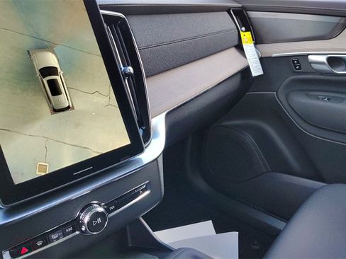 New 2026 Volvo XC90 B6 Plus image 24
