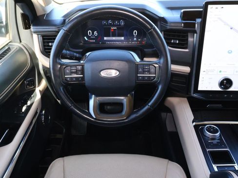 Used 2023 Ford Expedition Platinum image 11