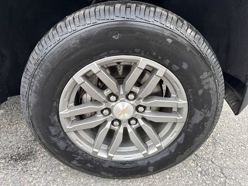 Used 2024 Chevrolet Colorado LT AWD/4WD image 9