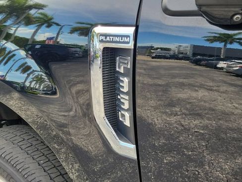 Used 2022 Ford F350 Platinum w/ FX4 Off-Road Package AWD/4WD image 12
