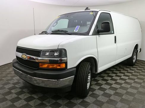 Used 2024 Chevrolet Express 2500 w/ Driver Convenience Package RWD image 5