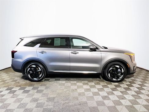Used 2025 Kia Sorento EX w/ EX Panoramic Sunroof Package image 9