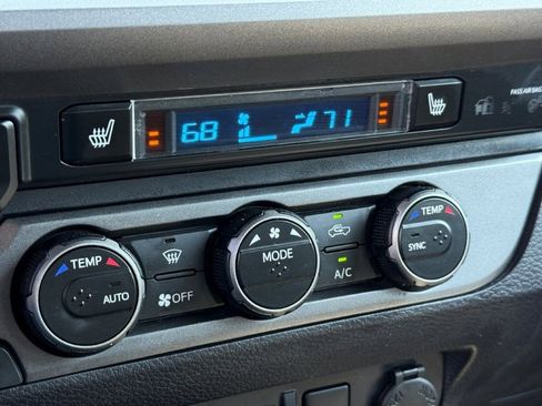 Used 2023 Toyota Tacoma TRD Off-Road w/ TRD Premium Off Road Package AWD/4WD image 30