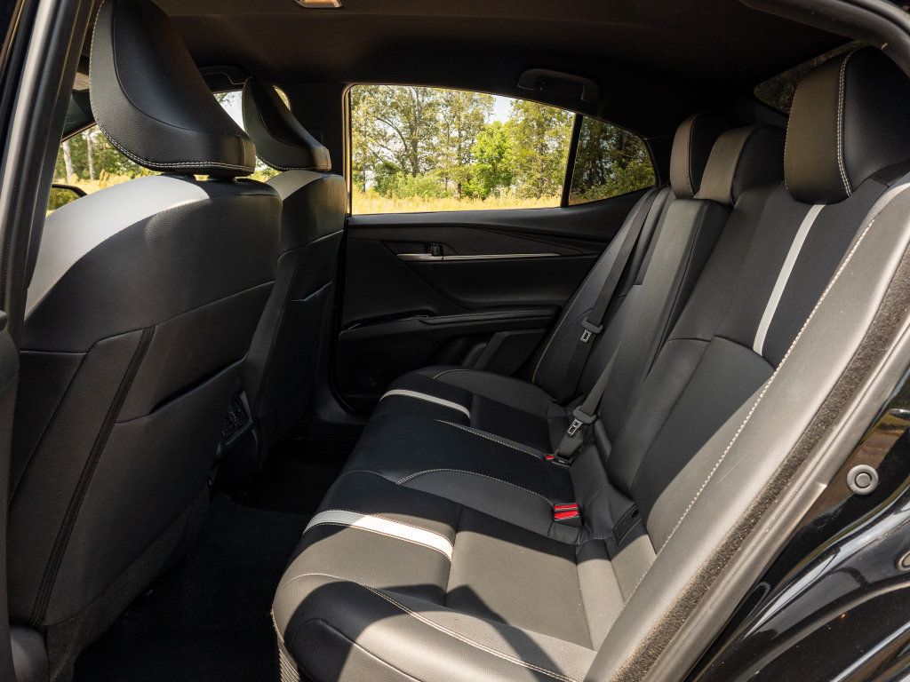 Used 2025 Toyota Camry SE FWD image 15
